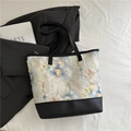 Lace Tote Bag mit bunten 3D-Blumenstickereien und schwarzen Lederbesätzen für Damen - Schwarz