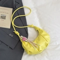 Sac hobo jaune vif style dumpling avec pendentif cœur rose et bandoulière assortie - Sans Pendentif / Jaune