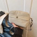 Vielseitige beige Nylon-Umhängetasche mit verstellbarem Gurt und M FASHION Logo - Khaki