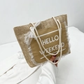 Modische Stroh-Tragetasche mit HELLO WEEKEND-Aufdruck und Spitze für sommerliche Ausflüge - Khaki
