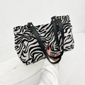 Borsa tote con stampa zebrata con cinturini in pelle nera e dettagli in metallo oro - Zebra Print