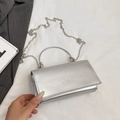 Mini borsa argento con finitura metallizzata, manico tondo, catena e scritta mim - Argento