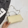 Mini sac carré en similicuir blanc crème brillant avec bandoulière chaîne argentée - Light jaune