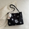 Schwarze Canvas-Tragetasche mit Blumenmuster, gewebtem Riemen und dekorativem Seidenschal - Schwarz