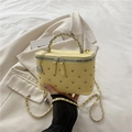 Borsa a scatola trapuntata gialla con cristalli scintillanti e tracolla a catena - Giallo