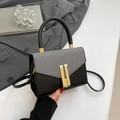 Bolso bandolera minimalista en negro y gris con cierre rectangular dorado - Negro