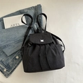Zaino a scacchi neri minimalista con coulisse e chiusura con fibbia in metallo - Nero