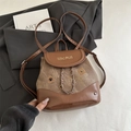 Vintage-Rucksack in Braun mit Bären-Stickerei und stilvoller silberner Metallkette - Braun Ohne Anhänger