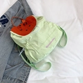 Zaino verde chiaro a tema anguria con patta rossa a motivi e chiusura a coulisse - Anguria / Verde
