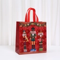 Faltbare Weihnachts-Geschenktasche aus Vliesstoff mit Nussknacker-Motiv und Henkeln - Roter Nussknacker und Kranz Stil (5052-2)
