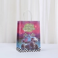 Geschenktüte aus Kraftpapier mit Monster Truck Happy Birthday Motiv und weißen Papiergriffen - Monstertruck Muster Stil 5 (560-5)