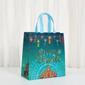 Bolsa de regalo Diwali impermeable de tela no tejida con estampado dorado y asas - Fuegos Artificiales Diya Cerceta (3010-5)