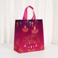 Bolsa de regalo Diwali impermeable con letras doradas y patrones tradicionales diya - Degradado Púrpura Diya Fuegos Artificiales (3010-1)