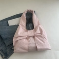 Bolso tote de lona rosa con un lazo decorativo grande y textura de tela ligera - Rosa