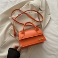 Mini borsa a tracolla in pelle PU arancione con manico e logo in metallo oro - Arancione