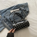 Sac à main cylindrique chic à pois blancs et noirs avec finition brillante et bandoulière - Noir