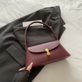 Elegante bolso de hombro en cuero burdeos con cierre metálico dorado para mujer - Rojo