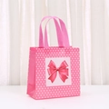 Sacchetto regalo rosa in tessuto non tessuto con pois bianchi e fiocco 3D - Stile a Pois Rosa Con Blocco Quadrato (9034-4) / 20*20*9cm