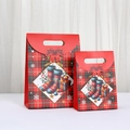 Kerstcadeaudozen met rode geruite patronen, kerstsokken en mooie decoratieve strikken - Kerstsok en Cadeauverpakking Patroon (YQ-2504-1) / 20x16x7cm