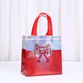 Feestelijke kerstcadeautas van vliesstof met lasercoating en rood strikontwerp - Elandgewei Strik Stijl (5807-3)