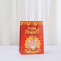 Nahaufnahme der roten Diwali-Geschenktüte mit Ganesha-Druck und festlichen Grüßen - Roter Ganesha-Stil (558-2) / H21*L15*B8
