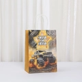 Kraftpapiertüte mit Monstertruck-Motiv und robusten weißen Griffen für Kindergeburtstage - Schlammspritzer LKW-Stil (559-2) / H21xL15xW8