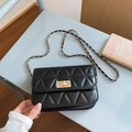 Classic black quilted shoulder bag with gold twist lock and metal chain strap in retro style - Large / Black
