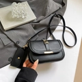 Bolso de montura negro minimalista con hebilla dorada y monedero de cuero a juego - Negro
