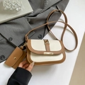 Elegante bolso de montura bicolor beige y marrón con un mini monedero de sobre - Marrón y Blanco