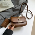 Bolso de hombro marrón vintage de cuero con hebilla dorada y mini tarjetero a juego - Marrón