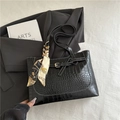 Sac fourre-tout noir à motif crocodile avec foulard en soie décoratif sur la poignée - Noir