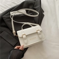 Elegante bolso bandolera de cuero blanco con hebillas doradas y asa para mujer - Blanco
