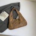 Vintage brown textured leather hobo shoulder bag with large capacity and pleated design - Brown