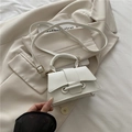 Mini sac à main blanc en cuir lychee avec finitions dorées et bandoulière amovible - Blanc
