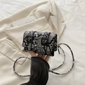 Mini crossbodytas met zwart-witte slangenprint en dubbele gespen modieuze look - Zwart