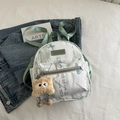 Mini-Rucksack mit weißem Schmetterling-Bambus-Druck im Tusche-Stil und Plüsch-Anhänger - Grün mit Anhänger