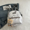 Mini Rucksack in Weiß mit Schmetterlingsdruck, Kalligraphie und Plüschmonster-Anhänger - Grau Mit Anhänger