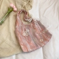 Borsa tote con motivo marmorizzato rosa, ricami floreali e un fiocco in pizzo bianco - Con Ciondolo / Rosa