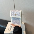 Mini borsa in ecopelle bianca con ricamo viola e chiusura a quadrifoglio dorato - Viola