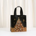 Schwarze Weihnachtsgeschenktüte aus Vliesstoff mit goldenem Baum und Tragegriffen - H23xL22xW11cm / Weihnachtsbaum-Druckstil (5031-4)