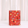 Sacchetto regalo in carta kraft rossa con stampe di camion dei pompieri per feste di compleanno - Stile Distintivo Vigili del Fuoco Rosso (537-2) / 21x15x8cm