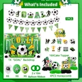 Vue détaillée du kit de fête foot avec bannières, toppers et ballons verts - Kit Décoration Complet (Comprend Toile de Fond Bannière Ballons Centres de Table Toppers)