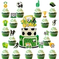 Détail des décorations de gâteau thème football avec trophées et joueurs pour fête - Décoration de gâteau