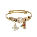 Detail of golden wire bracelet with enamel flower charm and handmade heart beads - White Flower Style (A)