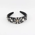 Detalle de diadema barroca con adornos de flores de cristal y perla blanca falsa - Tela Negra Diamante Blanco y Negro (C)