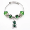 Zilverkleurige bedelarmband met gefacetteerde groene kralen en kristallen beer - Groene Beer