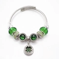 Zilveren bedelarmband met groene kristallen kralen en een klavertje vier hanger - Groen Klavertje Vier