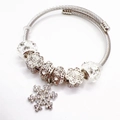 Elegante zilveren sneeuwvlok bedelarmband met fonkelende kristallen kralen en bloemen - Sneeuwwas Grijs