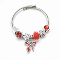 Zilveren bedelarmband met rode kralen en een fonkelende strikhanger in SKU - Rode Strik