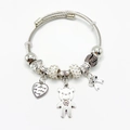 Elegante zilveren bedelarmband met hartje, teddybeer en strikje hangers detail - Beer met strik